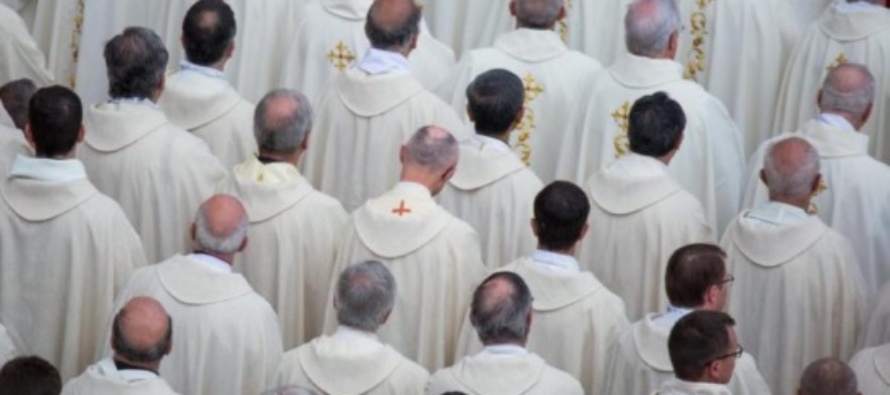 Celibato sacerdotale: “Non un dogma“ ma “dono prezioso per tutti gli ultimi pontefici”