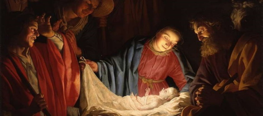 Notte di Natale, il Papa: “Dio è nato bambino per spingerci ad avere cura degli altri”, “non parla ma offre la vita”