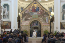 Il Papa ad Assisi: “Grazie ai poveri che aprono il cuore per darci la loro ricchezza”