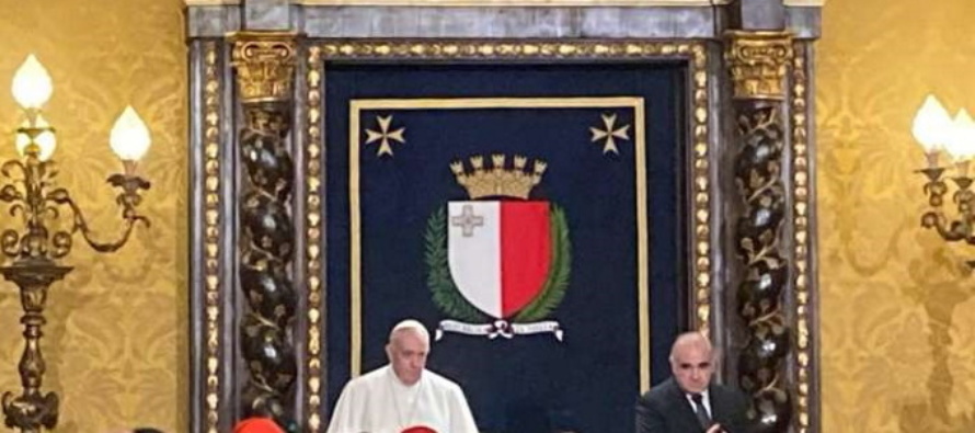 Il Papa a Malta: “Nella notte della guerra non facciamo svanire il sogno della pace”