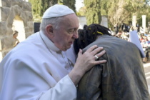 Migranti e rifugiati, Papa Francesco: “Costruire un futuro senza ineguaglianza e discriminazione”