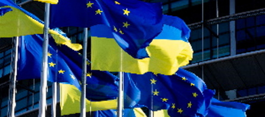Ucraina, Marcia per la pace a Kiev: “Siamo tutti ucraini, siamo tutti europei”