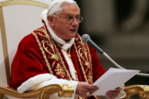 Benedetto XVI: malattia e sofferenze offerte dal Papa emerito, a sostegno della Chiesa nel silenzio e nella preghiera