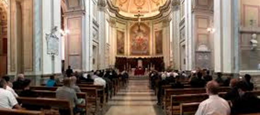 Fine emergenza Covid, Cei: “tornino nelle modalità consuete le attività ecclesiali”. “Cessino le celebrazioni in streaming”