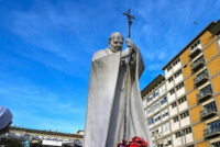 Papa ricoverato al Gemelli: “condizioni stazionarie con lieve miglioramento”