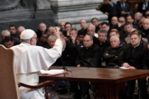 SAN GIOVANNI IN LATERANO – Papa Francesco ai parroci di Roma: “il punto fermo della nostra fede è la Croce di Cristo”.