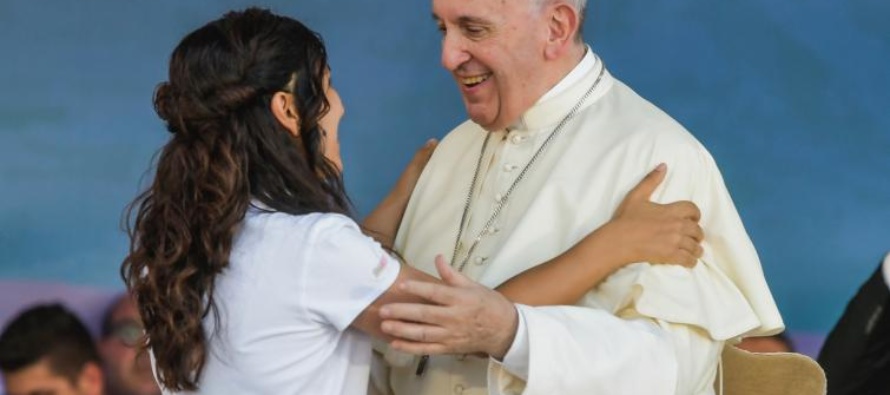 Papa Francesco ai giovani radunati al Circo Massimo: “No alla cultura della morte”, “Non lasciatevi rubare i sogni”