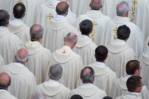 Celibato sacerdotale: “Non un dogma“ ma “dono prezioso per tutti gli ultimi pontefici”