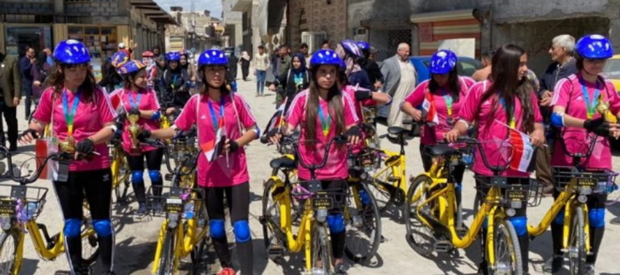 Mosul (Iraq): donne in bici da protagoniste per “riappropriarsi della città”. “Non più vittime dell’Isis””