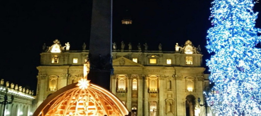 Natale, Papa Francesco: “Rinasca una fede concreta, fatta di adorazione e carità”