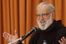 Quaresima, card. Cantalamessa: “L’adorazione eucaristica è esperienza del sacro e del soprannaturale”