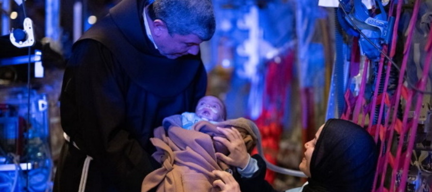 Striscia di Gaza: Roma, arrivato ieri terzo volo umanitario con bambini feriti. P. Faltas: “Dalla generosità degli italiani speranza nel futuro a questi piccoli”