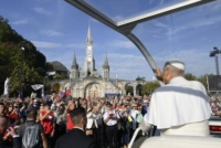 Papa in Francia: “Lourdes santuario della speranza cristiana”