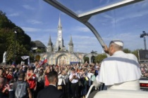 Papa in Francia: “Lourdes santuario della speranza cristiana”