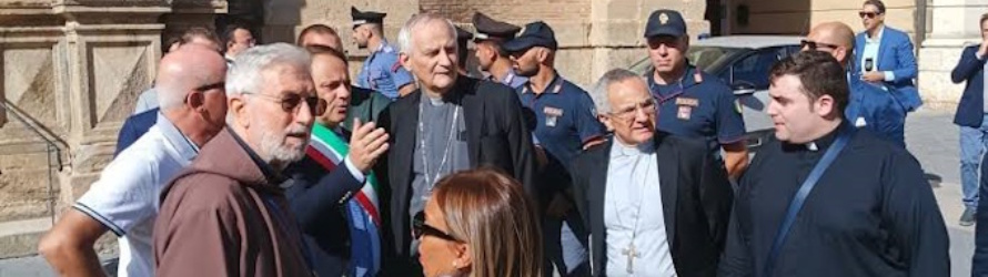 Frana a Niscemi. Il card. Zuppi incontra i cittadini: “Se ne esce insieme”. Contributo della Chiesa italiana per la scuola elementare